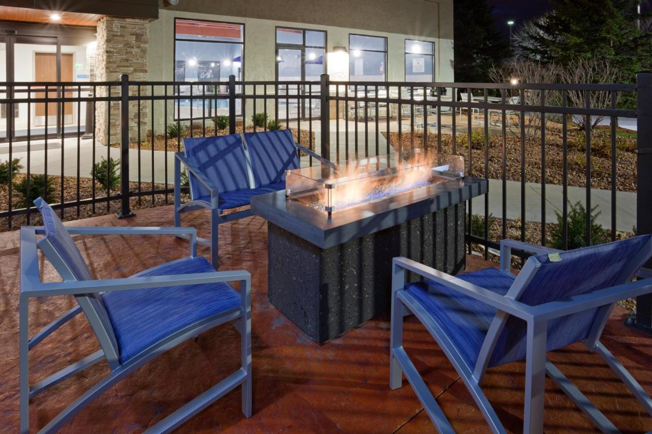 Holiday Inn Express Hotel & Suites Minneapolis-Golden Valley By Ihg Saint Louis Park Exterior foto